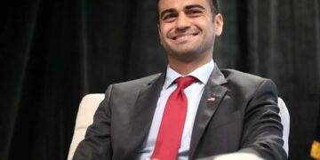 MAGA rising star’s vacations with top aide quietly fueling rumors: ex-GOP strategist