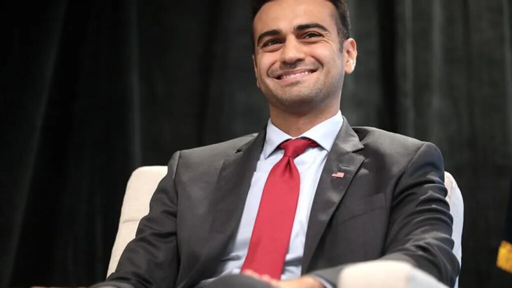 MAGA rising star’s vacations with top aide quietly fueling rumors: ex-GOP strategist