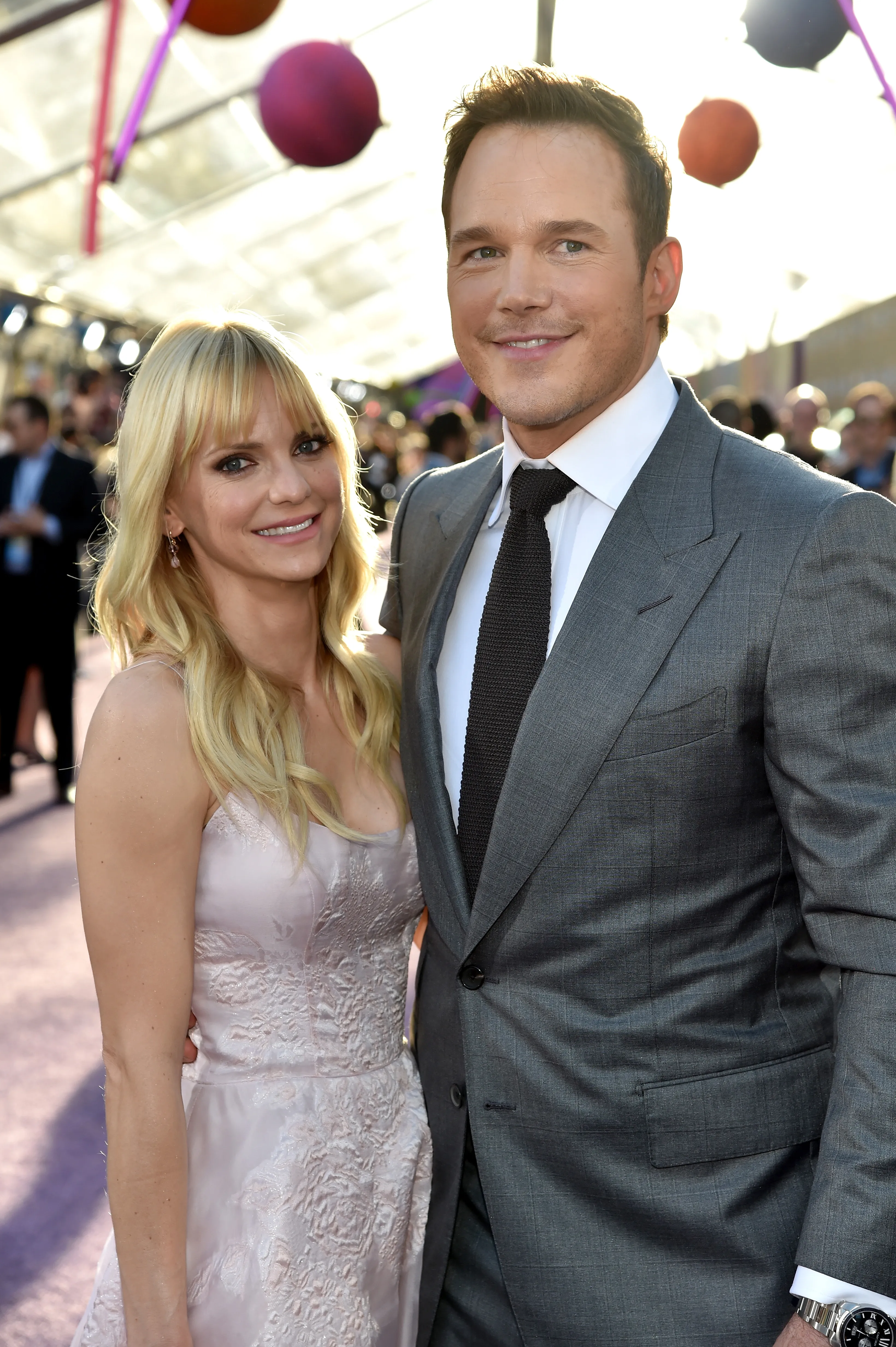 Actors Chris Pratt and Anna Faris smiling at an event.