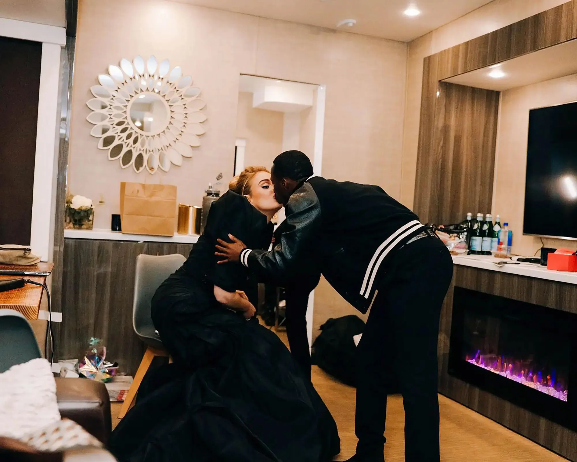Rich Paul kissing Adele.