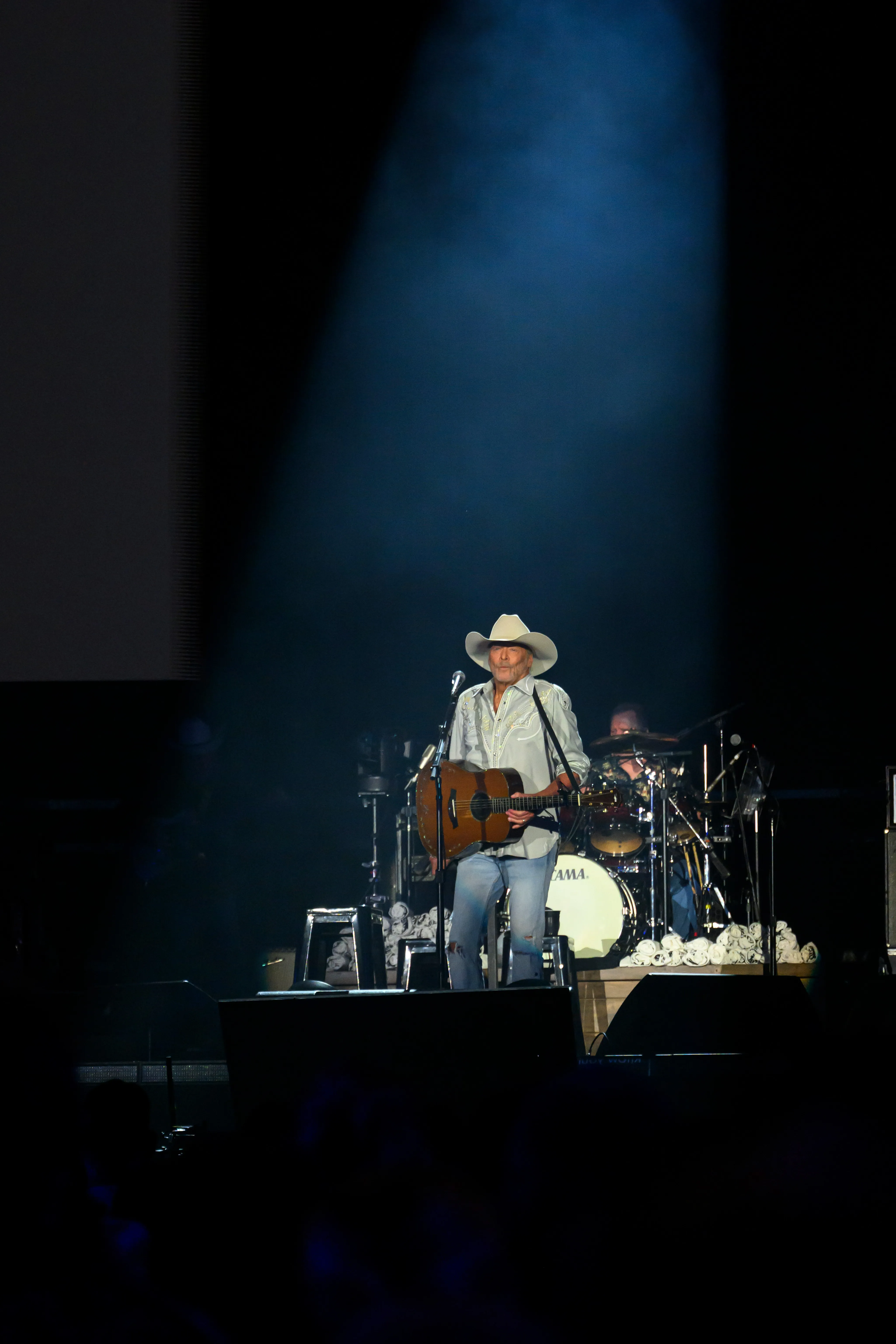 The singer appeared stiff as he walked to his microphone, but once he picked up his guitar for the opener “Gone Country,” he was immediately back in action.
