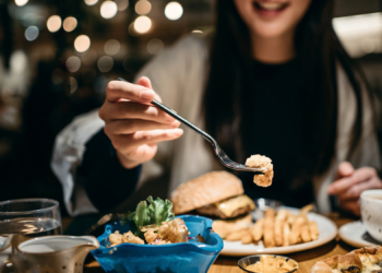 Americans Are Going on Dates Just for the Free Food (and Admitting It)