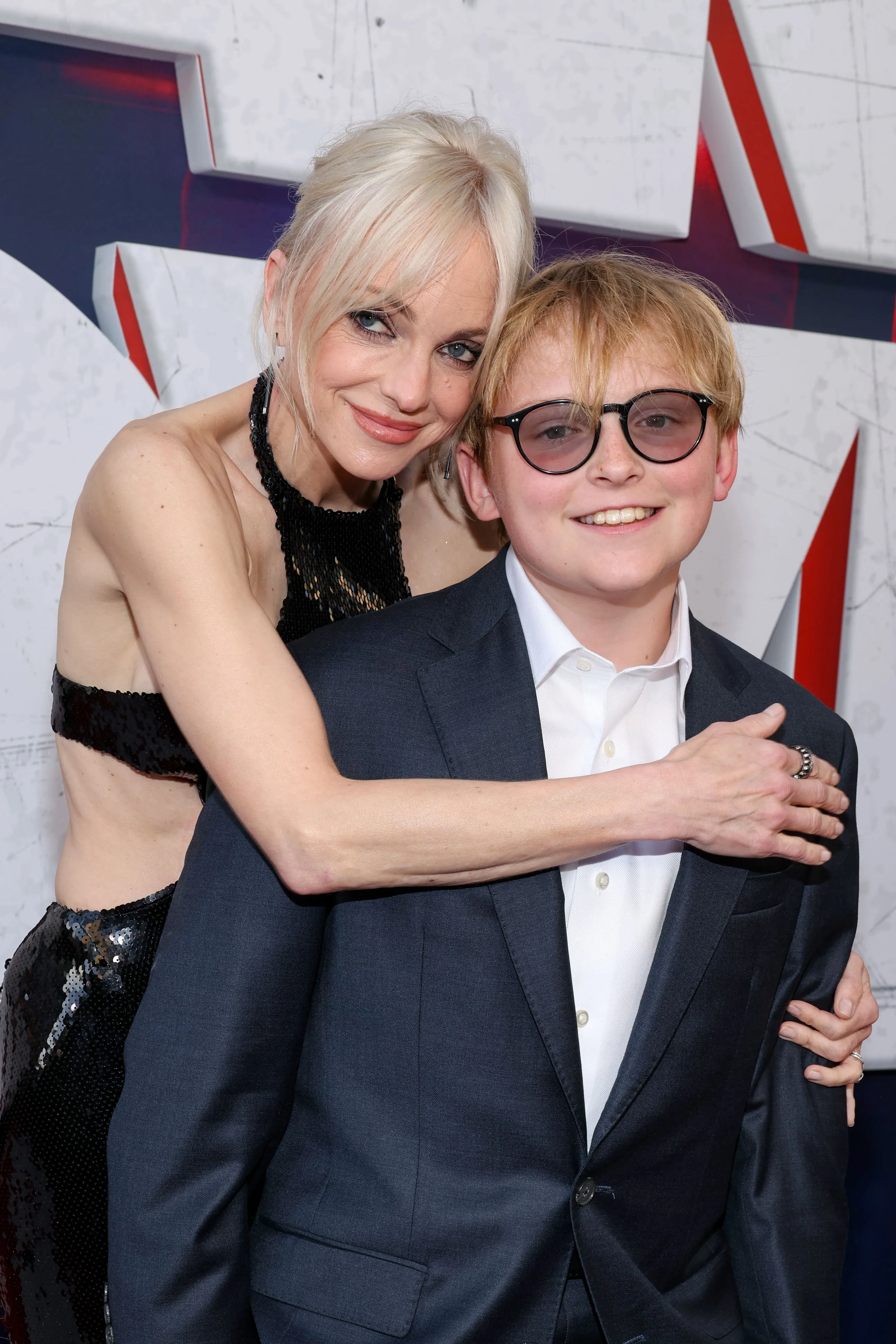 Anna Faris embracing her son Jack Pratt at the 'Scary Movie' Global Premiere.