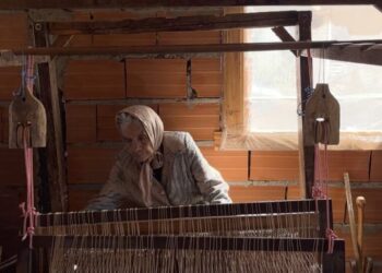 The 91-Year-Old Weaving Ancestral Tradition Into Art