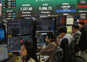 ‘It’s Unnerving’: Markets Recoil in Global Sell-Off Driven by Tech Stocks