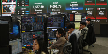 ‘It’s Unnerving’: Markets Recoil in Global Sell-Off Driven by Tech Stocks