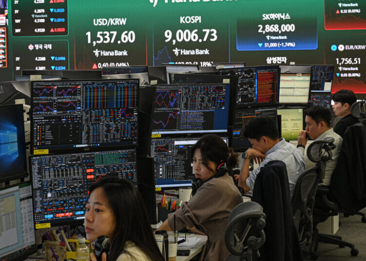 ‘It’s Unnerving’: Markets Recoil in Global Sell-Off Driven by Tech Stocks