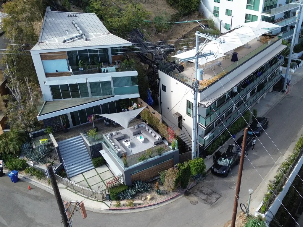 Aerial images of Bruce Lion's home (left) and Rabbi Zushe Cunin's home (right) in Pacific Palisades, CA.