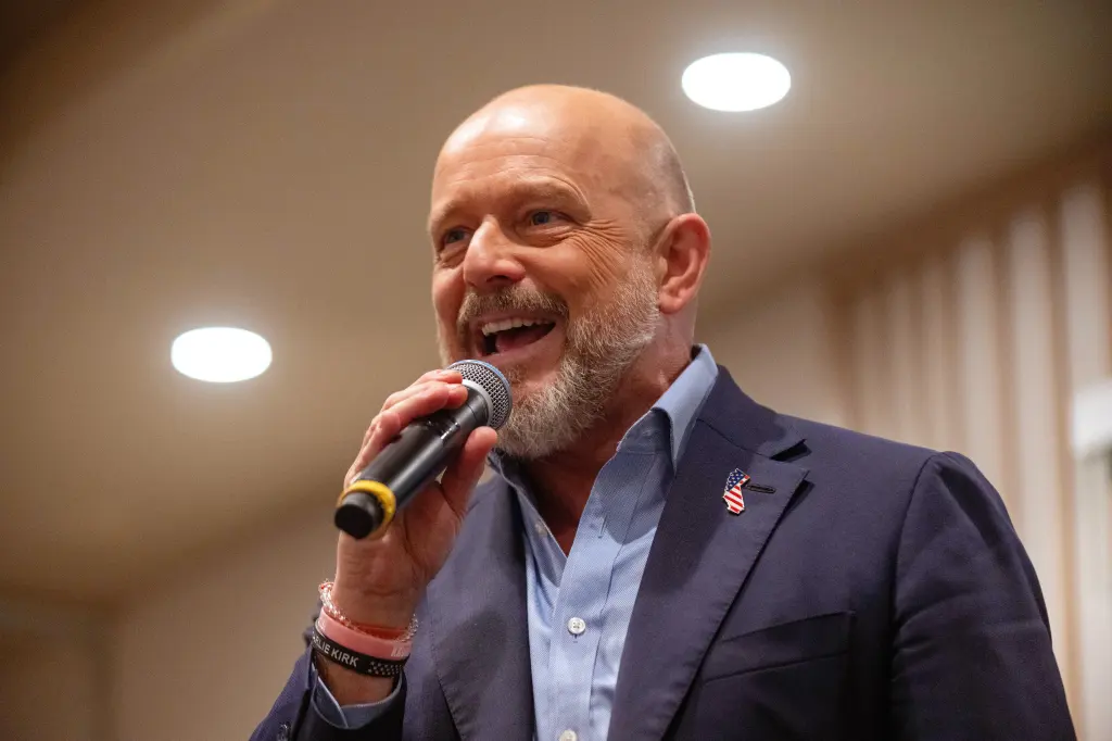 Steve Hilton speaking into a microphone.