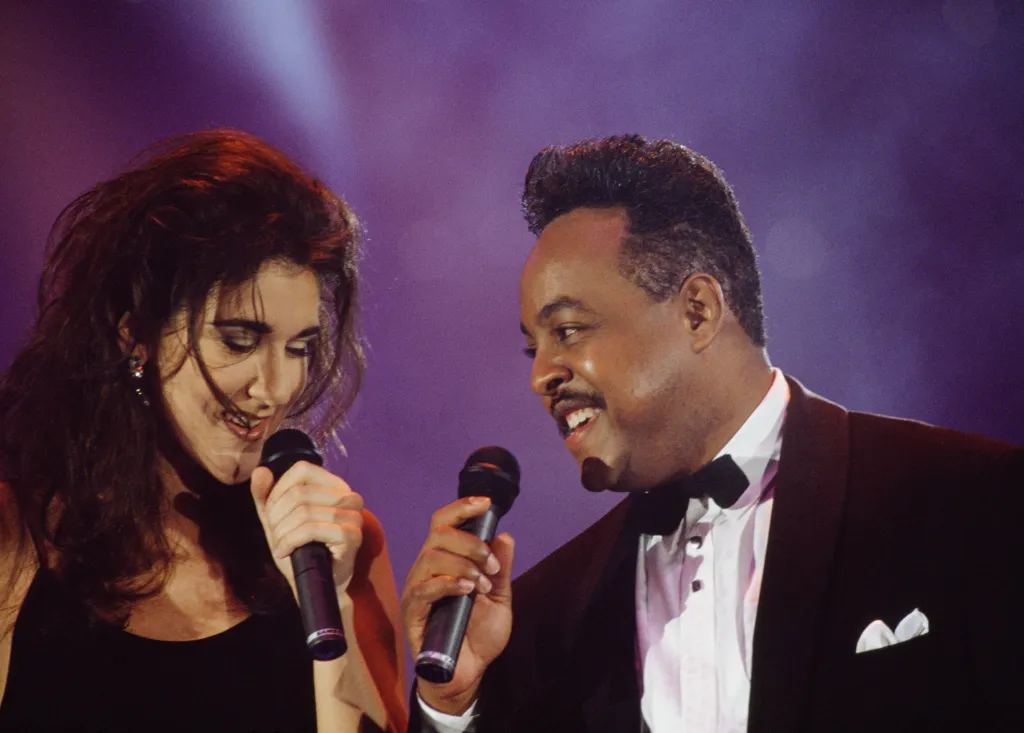 Celine Dion and Peabo Bryson singing into microphones at the 1992 World Music Awards.