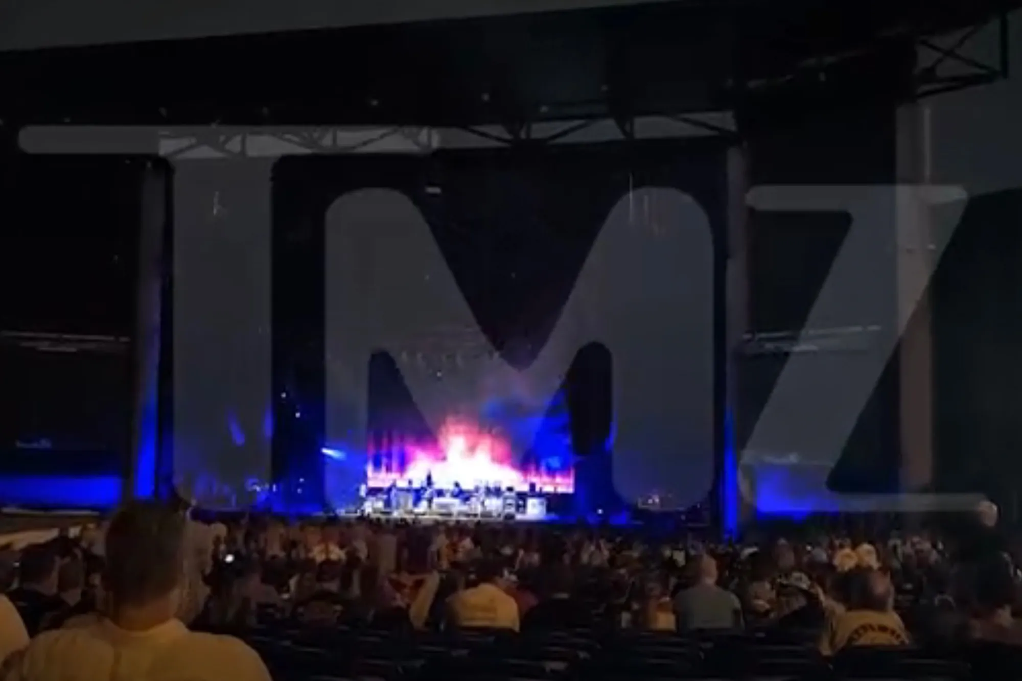 Black Crowes singer Chris Robinson was booed after mocking fans for a 