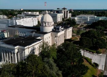 Supreme Court greenlights Alabama’s GOP-friendly redistricting effort after granting emergency appeal
