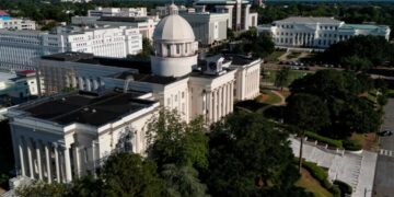 Supreme Court greenlights Alabama’s GOP-friendly redistricting effort after granting emergency appeal