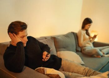 Dear Abby: I’m embarrassed that my son, daughter-in-law continue to ignore my texts
