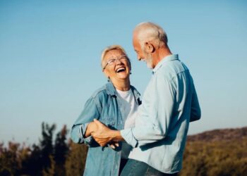 Dear Abby: My sister is having an affair with a wealthy older man — and her husband knows about it