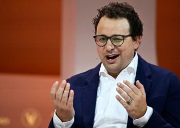 Anthropic calls for global AI slowdown after $965B valuation. Critics claim it’s just to hobble competition.