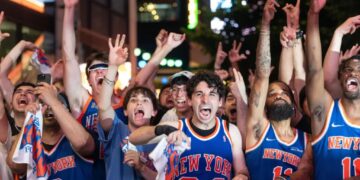 Knicks fans go insane after first NBA Finals win in 53 years — with jam-packed street party