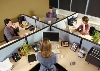 Dear Abby: My longtime co-worker has turned on me in the workplace