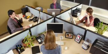 Dear Abby: My longtime co-worker has turned on me in the workplace