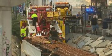 6 injured as Boston duck boat tips over near Cambridge ramp