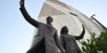 Miranda Devine: Dems are in desperate need of a new leader as communists overrun their party — but all they got is Obama