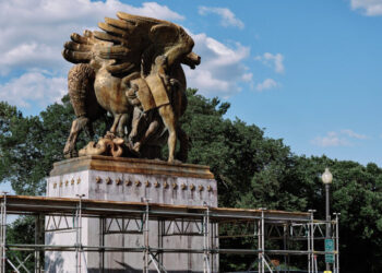Park Service Awards No-Bid Contract to Cover Bridge Statues in Gold