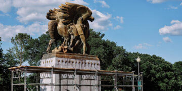 Park Service Awards No-Bid Contract to Cover Bridge Statues in Gold