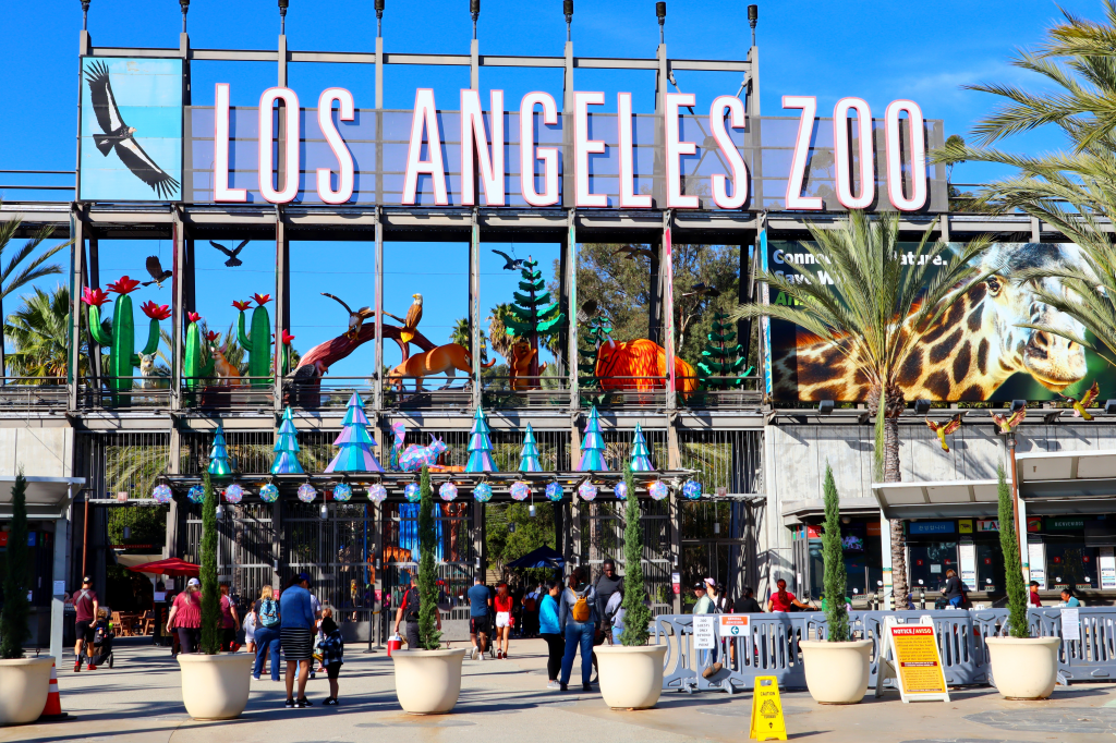 Entrance to the Los Angeles Zoo, with 