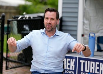 Paralympic gold medalist Josh Turek wins Iowa Senate primary with establishment support