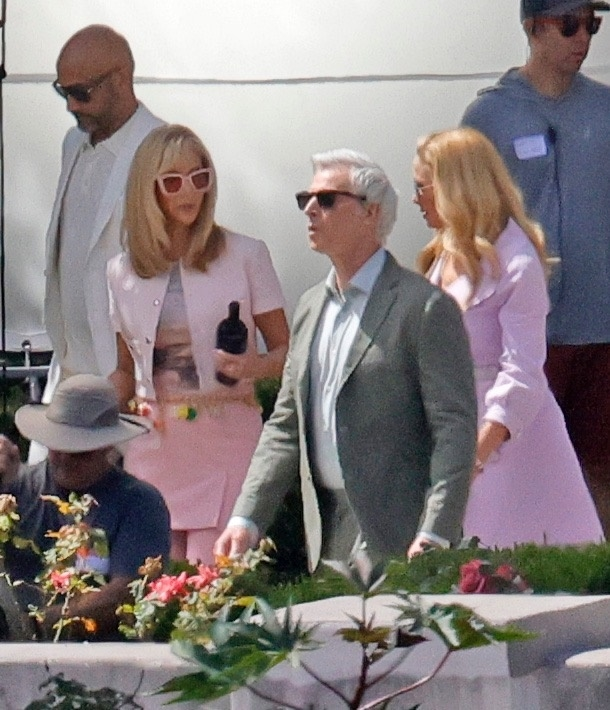 Lisa Kudrow, Mira Sorvino, Keegan-Michael Key, and Rob Huebel on the set of the Romy and Michele's High School Reunion sequel.