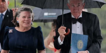 Jerome Powell takes a subtle dig at Trump during award speech: report