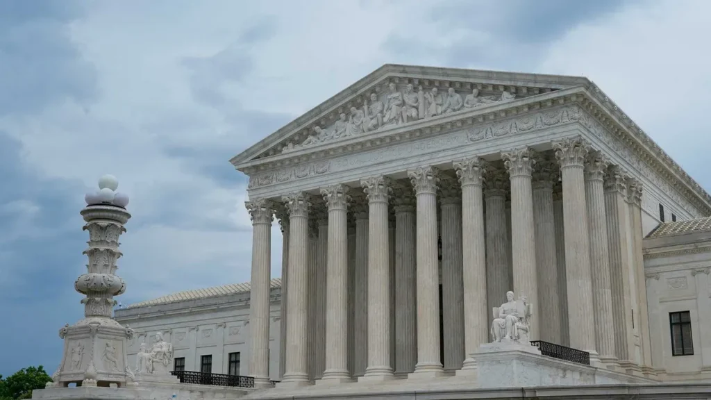Experts warns the Supreme Court no longer has a moderating force