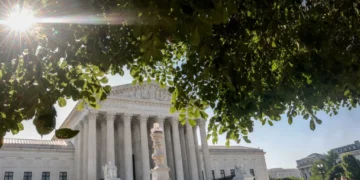 Trump and the Supreme Court face an unprecedented clash: expert