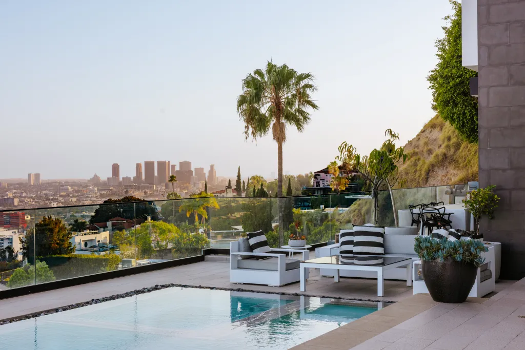 The infinity edge pool