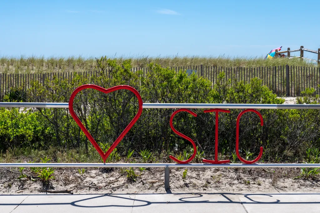 Heart SIC railing in Sea Isle City, New Jersey with beach dune and fencing behind