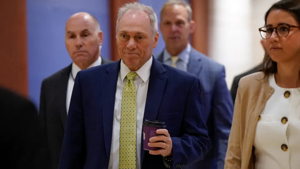 House GOP defectors advance labor petition — hours after leaders begged them to stop
