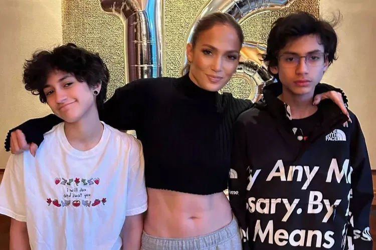 Jennifer Lopez posing with her twins, Emme and Max.