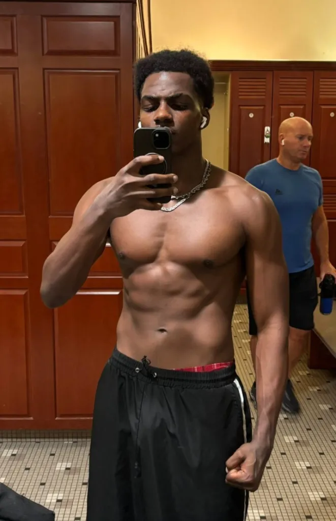 Jordan Saint taking a shirtless mirror selfie at the gym.