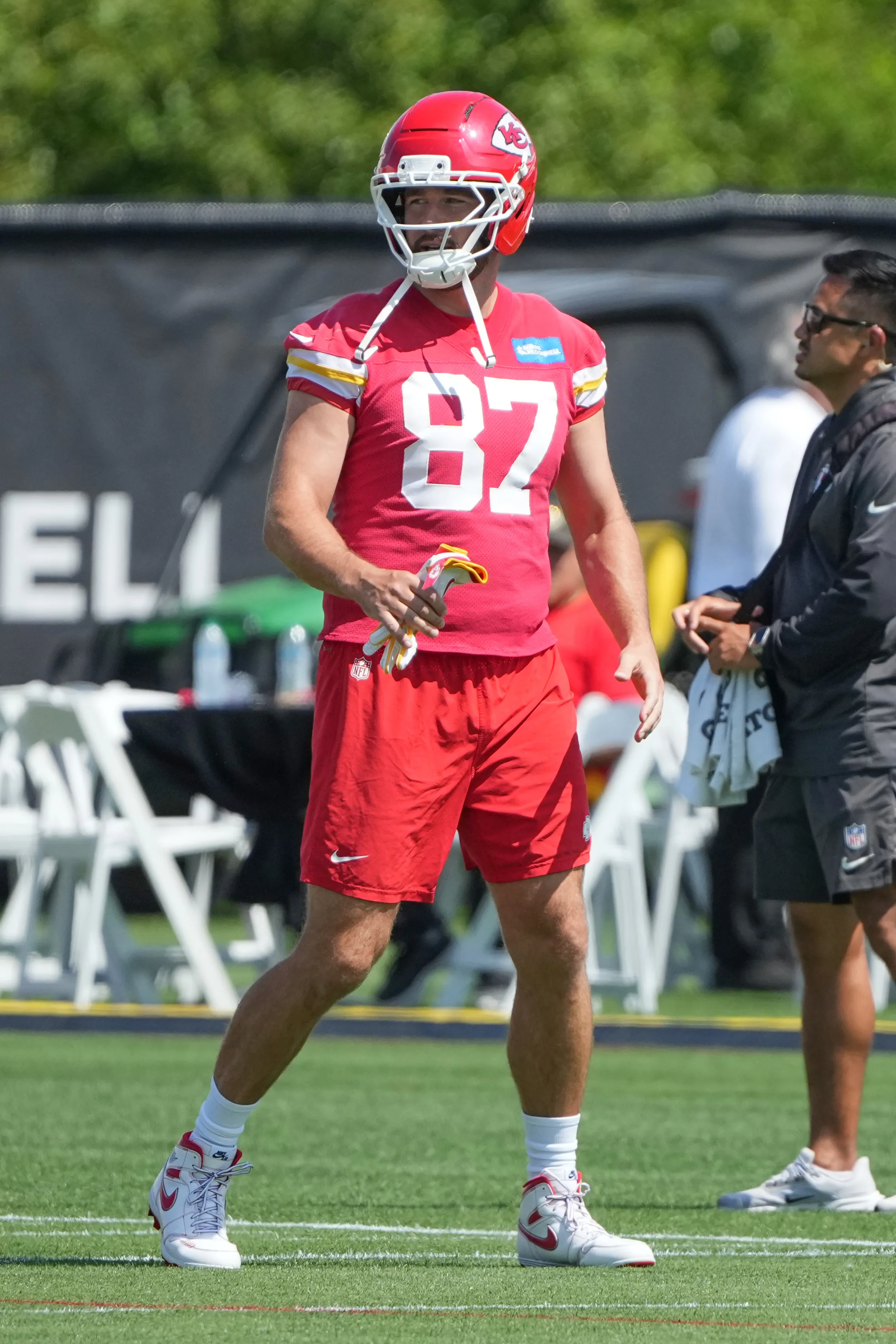 Travis Kelce stretching during the Kansas City Chiefs mandatory mini-camp.