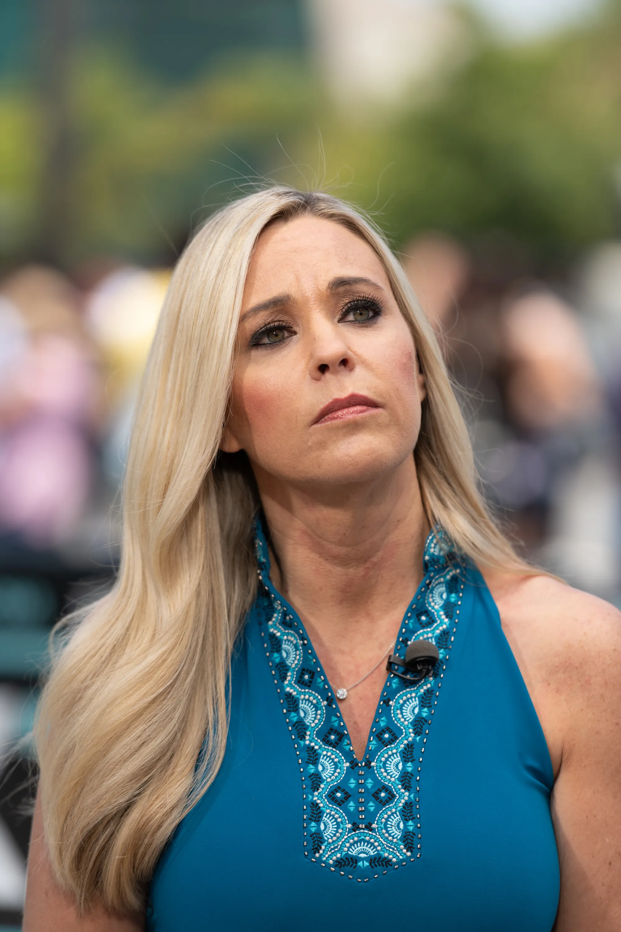 Kate Gosselin in a blue dress with embroidered trim.