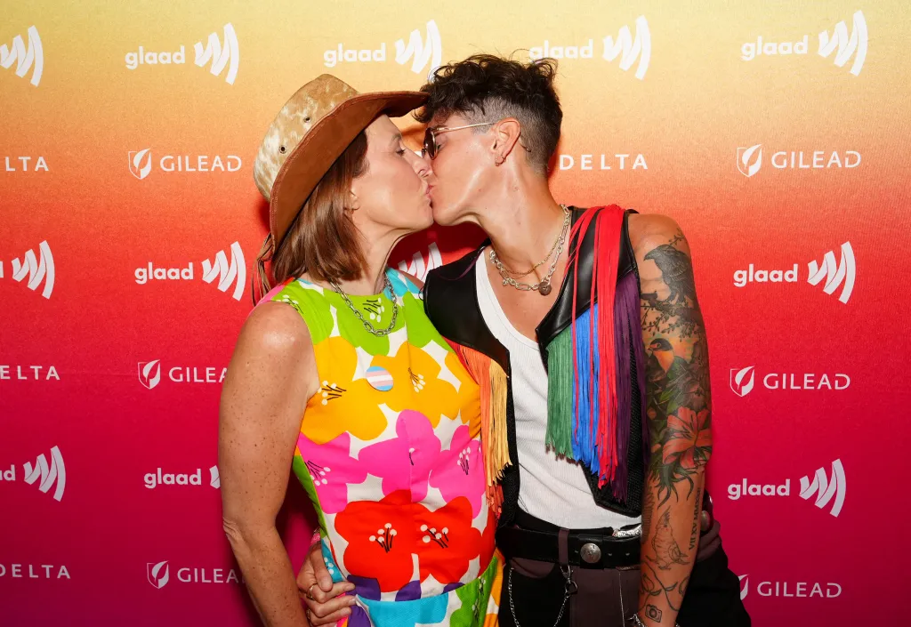 Braunwyn Windham and Jennifer Spinner kissing at GLAAD's Pride & Progress Event.
