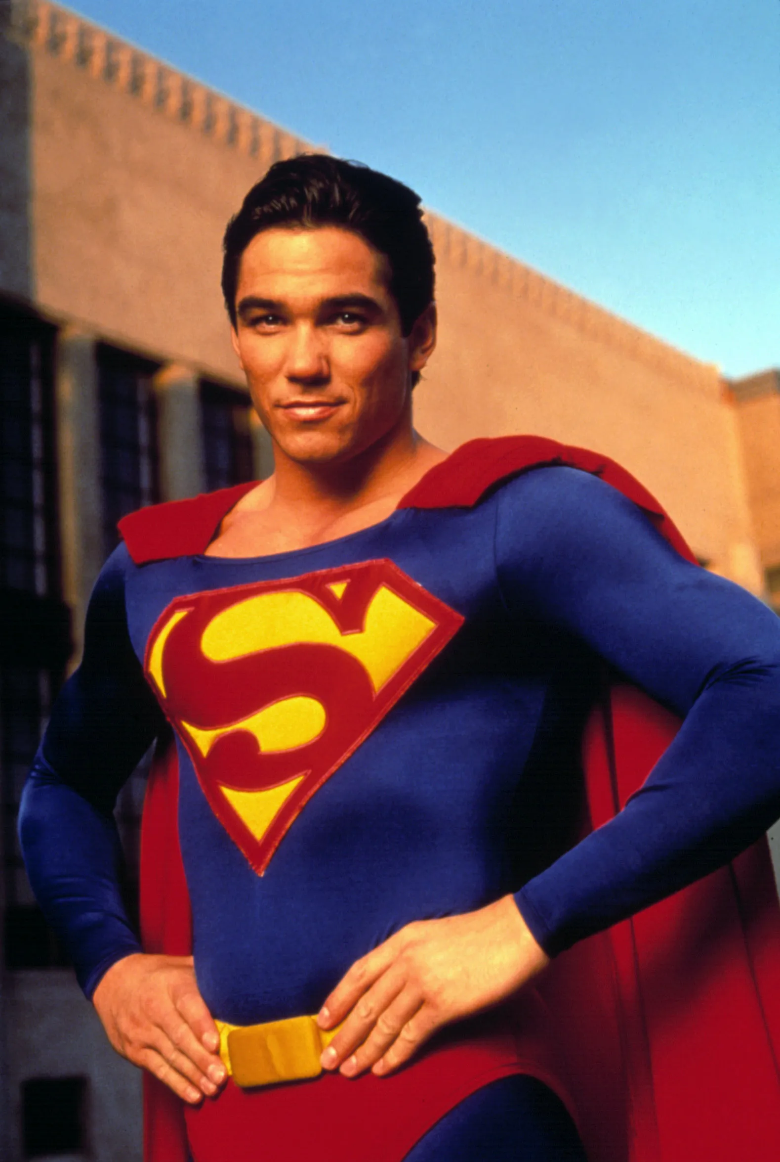 Dean Cain as Superman with his hands on his hips.