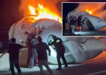 1 killed after plane crashes on Texas highway, crews rush to rescue people