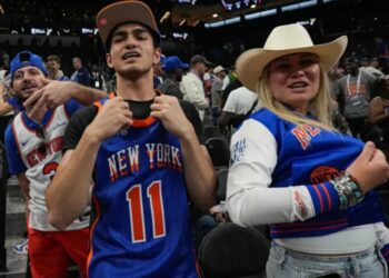 Knicks fans scramble to find way to San Antonio for Game 5 after storm causes travel chaos