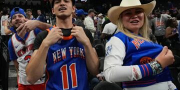 Knicks fans scramble to find way to San Antonio for Game 5 after storm causes travel chaos