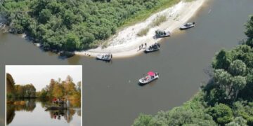 2 dead and 1 missing after airboat capsizes in Florida river