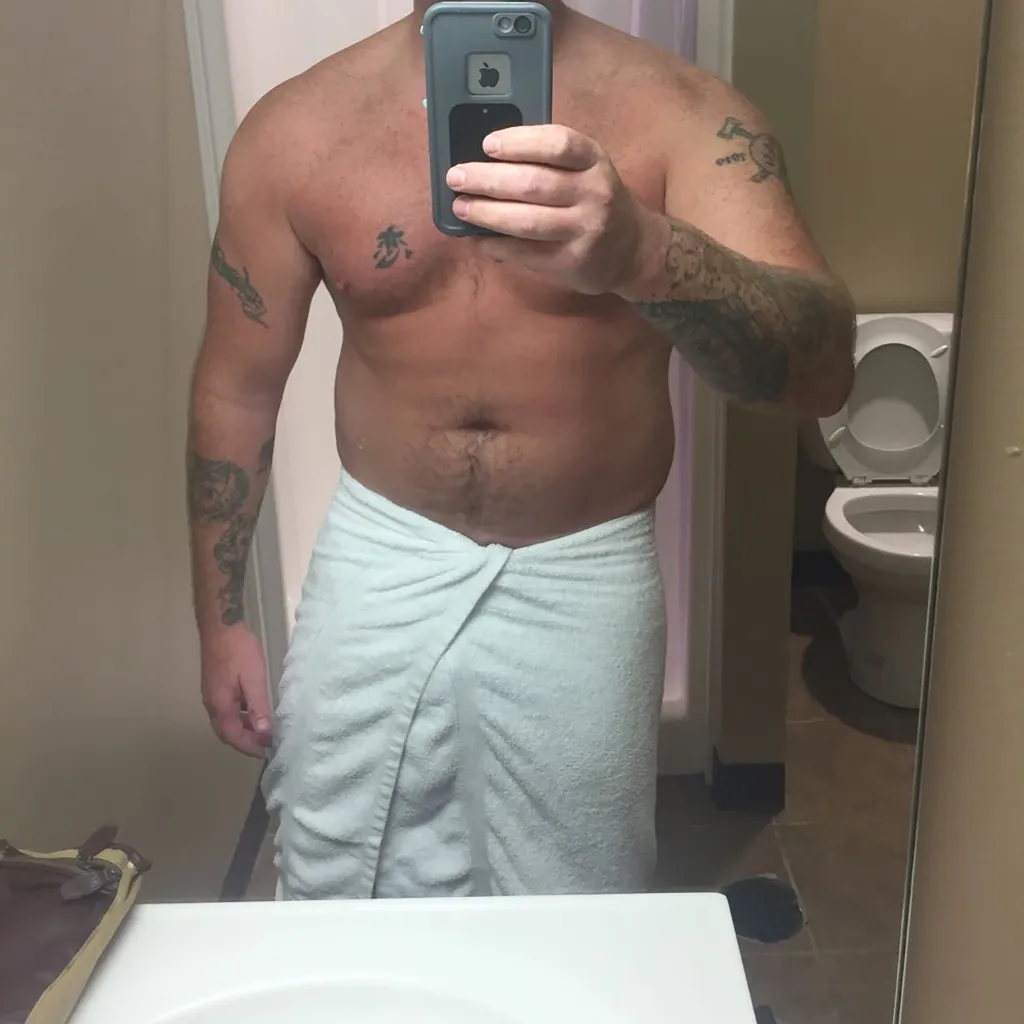 Platner's shirtless profile picture for the 