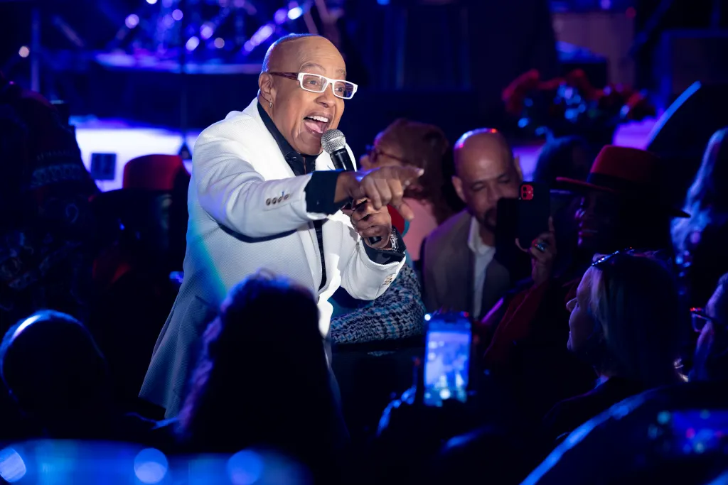 Peabo Bryson performing 