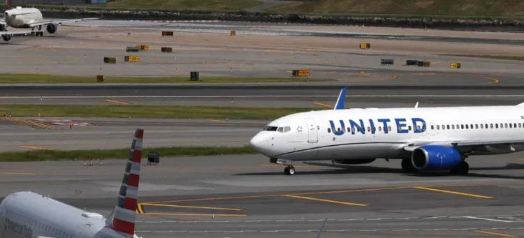 Pilot scolds plane load of Congress members as Trump show leaves them grounded