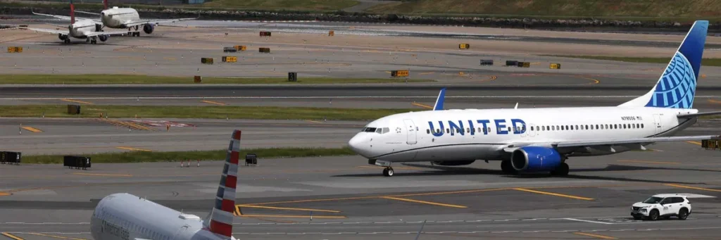Pilot scolds plane load of Congress members as Trump show leaves them grounded